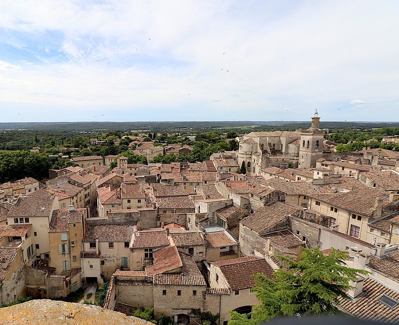 Uzes